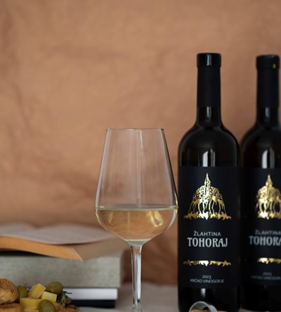 Vino "Žlahtina Tohoraj"